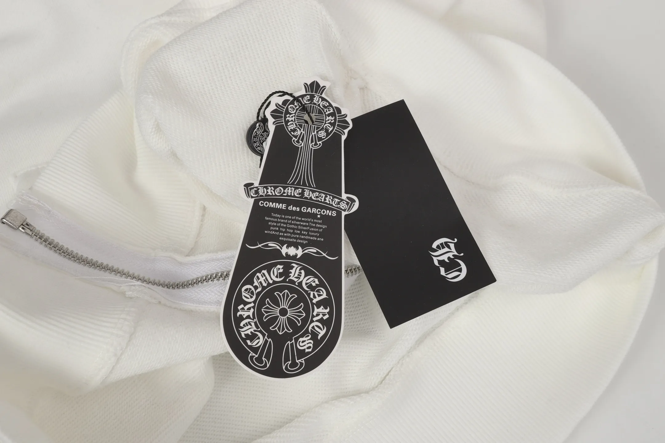 P250 cross-border model, please do not place an order if you are pursuing quality - Chrome Hearts/Chrome Hearts Colorful Cross ✝️ Printed zipper sweatshirt cardigan jacket - High weight, high density and high quality. The wool is soft, delicate and skin-friendly. It feels soft and silky. It has excellent warmth and skin-friendly properties - Custom-woven and dyed, no color difference. No matter the fabric or workmanship details, it beats the ordinary version on the market - Hardware zipper accessories are all customized, full of details - Color: black white -Size: S M L XL